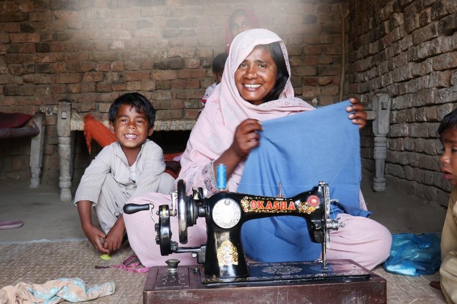 donation, charity, ngo in pakistan, mehnat qash program, ngo, best ngo, sewing machine donation
